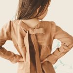 FLOOW Eva - kislány felső hosszú ujjal, hátul kötővel, barna