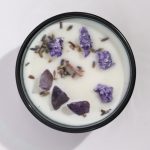 Hop Hare HOLD Gyertya  Ametiszt kristállyal és Levendula virággal